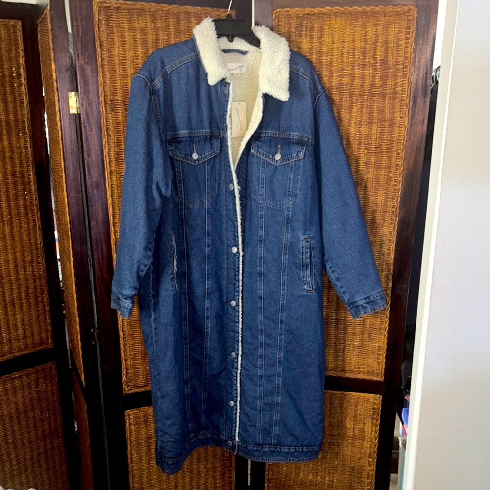 Universal Thread Blue Jean Jacket with Long Length and Contrasting Collar